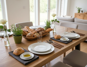 Tafel mit Schäfer Maple Wood Besteck, 6‑Personen‑Eindeckung, Holzoptik